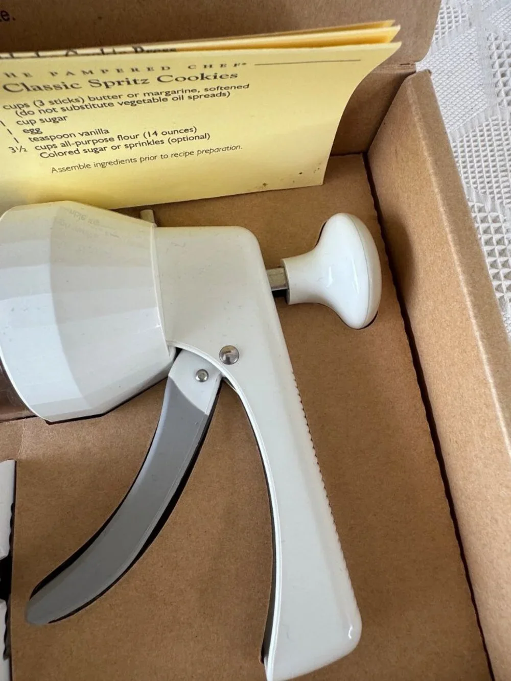 Pampered Chef Cookie Press w 16 Discs Classic Spritz Cookies Model 1525 NWB